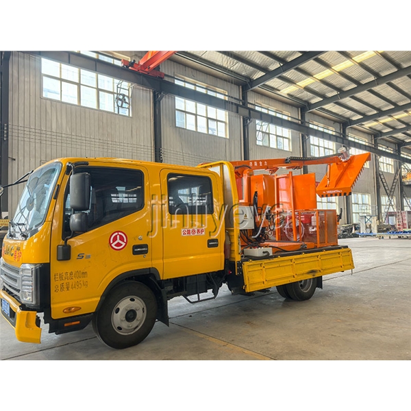 綠籬修剪（jiǎn）車