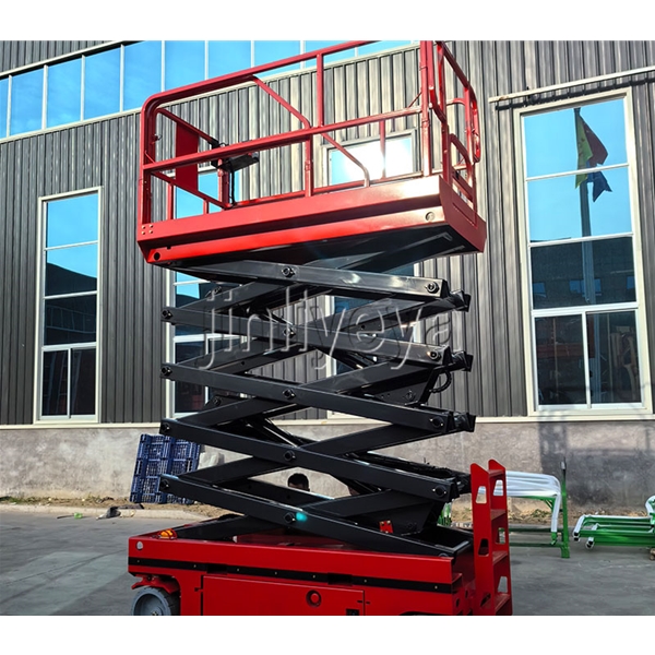 自行（háng）式升降機